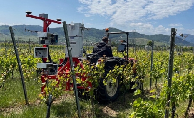 Robot de ph&eacute;notypage, ou ph&eacute;nomobile, adapt&eacute; aux cultures en rang comme la vigne.